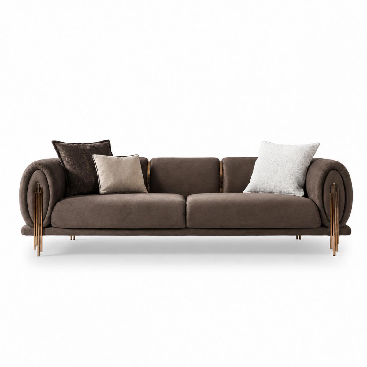 Divano moderno di lusso in velluto marrone opaco con braccioli arrotondati e gambe in ottone di Luxury Group International