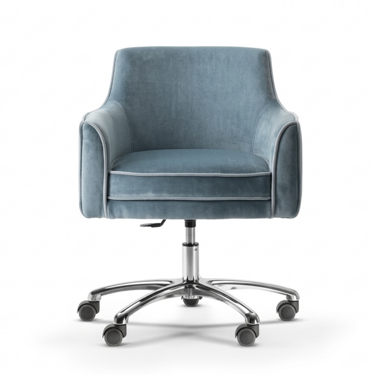 Fauteuil de direction rembourré de luxe en velours bleu poussiéreux avec base roulante chromée réglable - Mobilier de bureau Vue de face par Luxury Group International