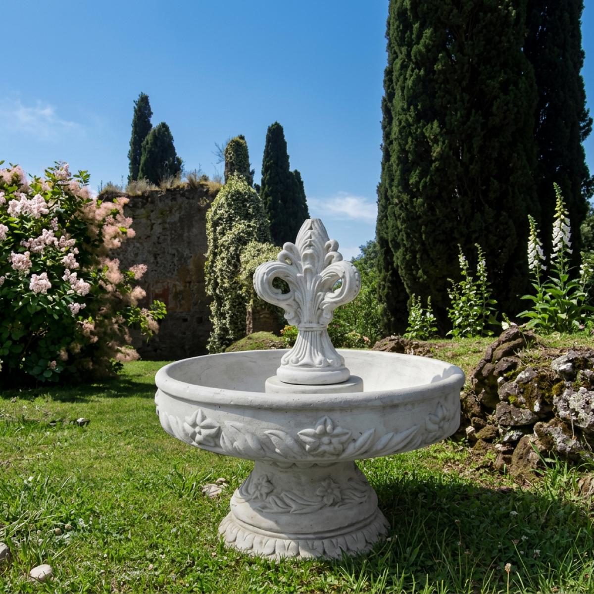 Fuente de Agua de Lujo Barroca con Emblema de Lirio, Cuenca y Base Esculpidas - Fuente Barroca Vista frontal por Luxury Group International