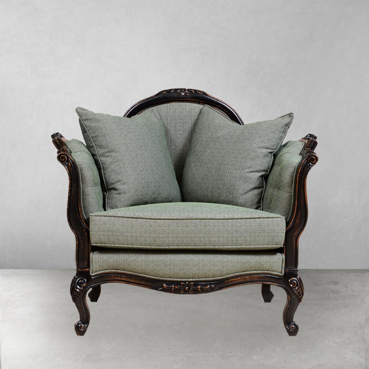 Canapé Baroque de Luxe 1 Place avec Accoudoirs Matelassés & Cadre en Bois Sculpté - Mobilier de Salon Vue de face par Luxury Group International