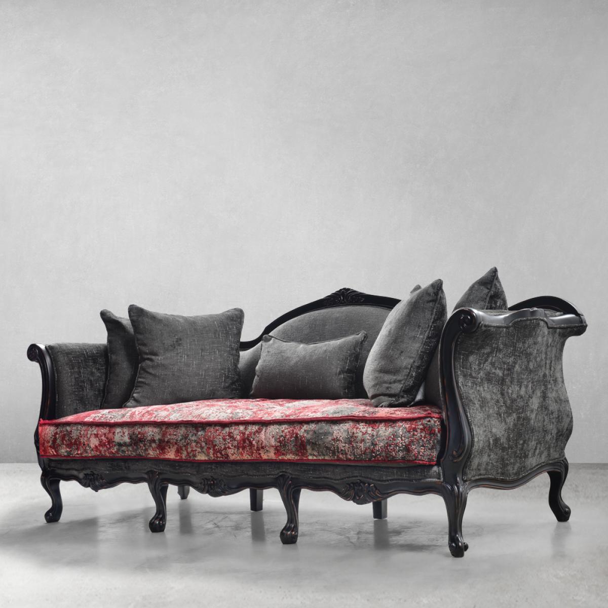 Canapé Baroque de Luxe 3 Places avec Bois Sculpté Finition Laquée Noire - Mobilier de Salon Vue de face par Luxury Group International