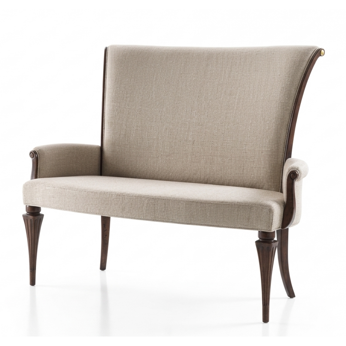 Canapé de Luxe Beige Rembourré à Dossier Haut Courbé dans Cadre en Bois Sculpté Vue de face par Luxury Group International