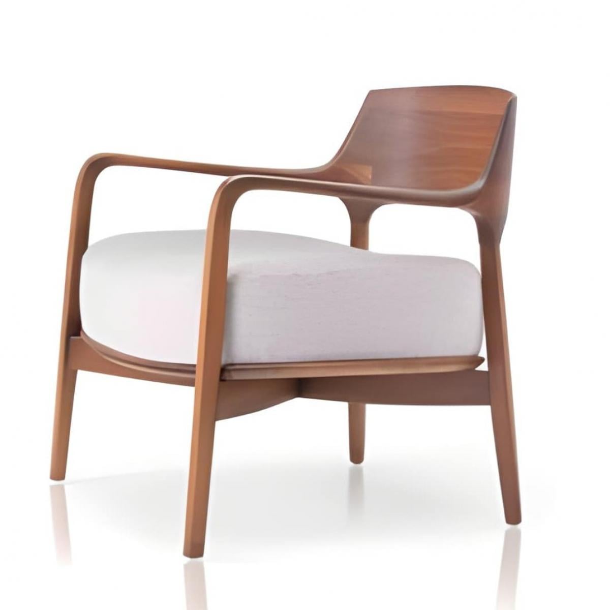 Luxuriöser cremefarbener Polstersessel mit poliertem Holzrahmen und geschwungenem offenem Rücken von Luxury Group