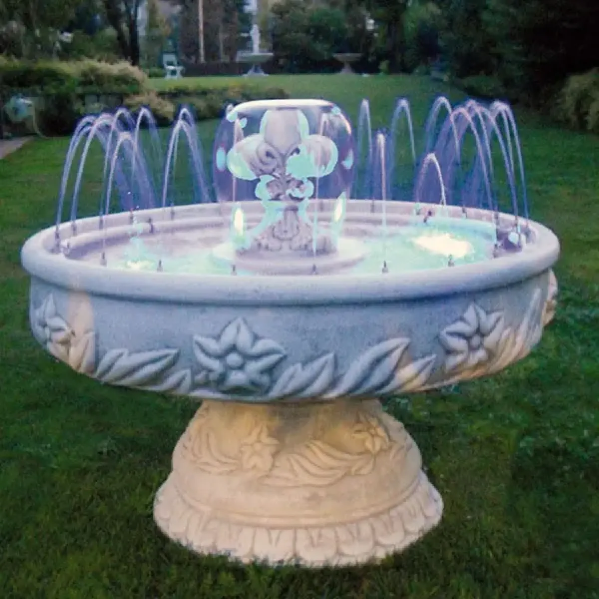 Fuente de Agua Iluminada de Cúpula Floral Barroca de Lujo con Cuenca Circular - Fuente Barroca Vista frontal por Luxury Group International