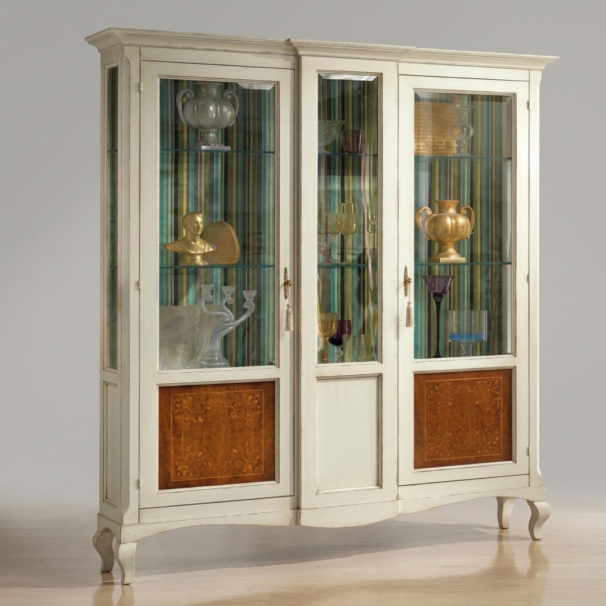 Luxuriöser Elfenbein-Barock-Vitrinenschrank mit Glastüren und Nussbaumintarsien - Barockmöbel Vorderansicht von Luxury Group International