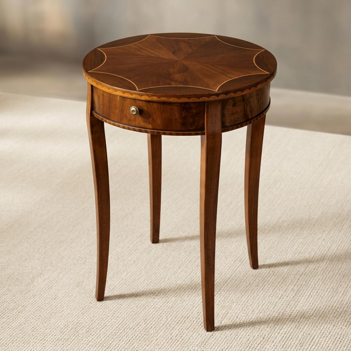 Table d'Appoint Ronde en Bois de Luxe avec Plateau Marqueterie Décorative et Rangement Caché dans un Tiroir Vue de face par Luxury Group International