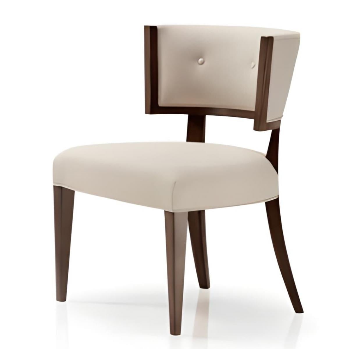 Luxuriöser gepolsterter Esszimmerstuhl aus weichem cremefarbenem Stoff mit geschwungener, geknöpfter Rückenlehne und