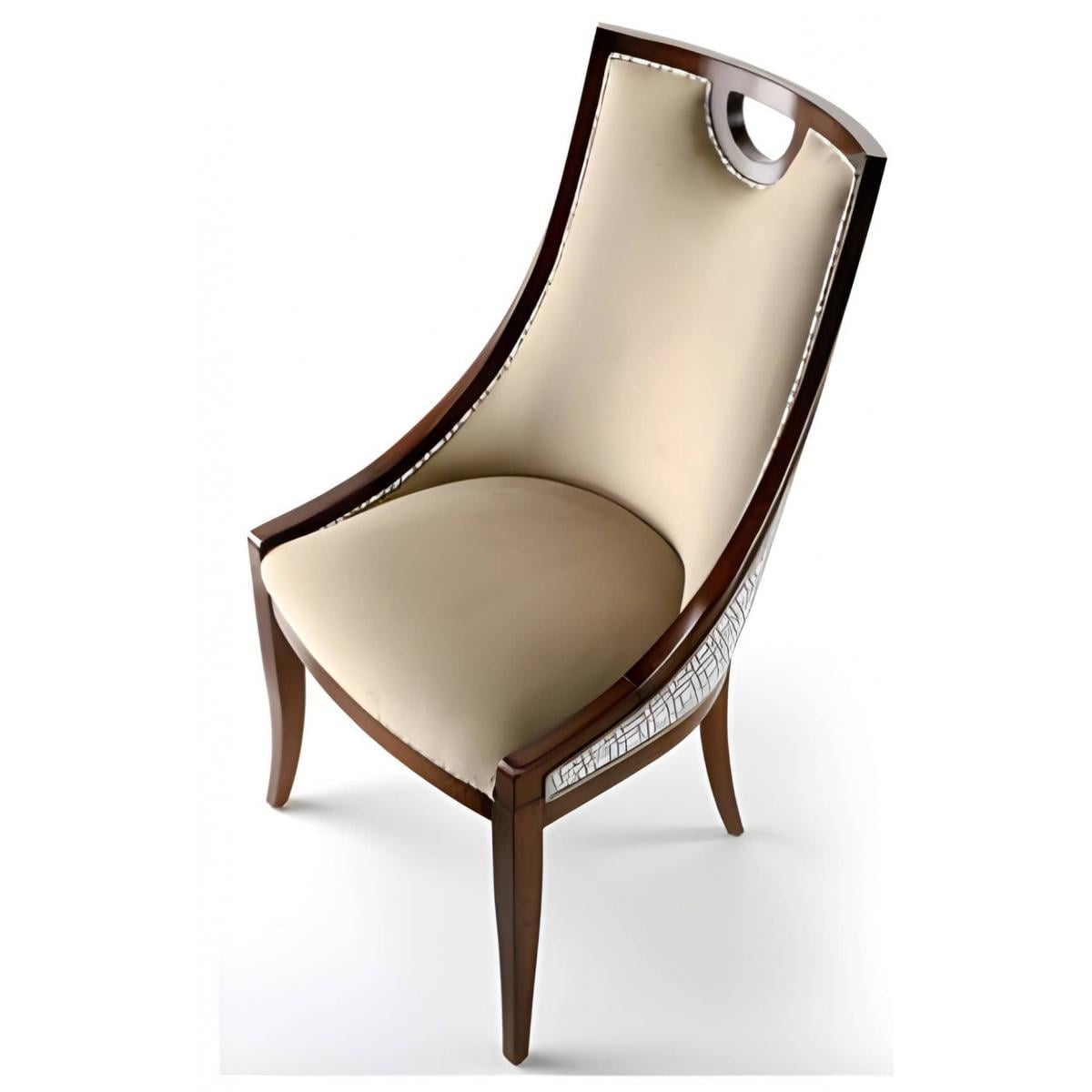 Luxuriöser gepolsterter Esszimmerstuhl mit hoher gebogener Rückenlehne und Holzgestell in Beige mit Akzentuierung von Luxury