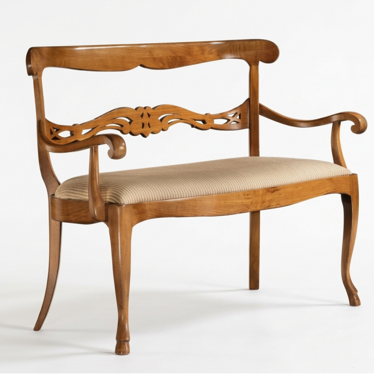 Banc Fauteuil en Bois de Luxe Rembourré avec Dossier ajouré et Assise en Tissu Crème Vue de face par Luxury Group International