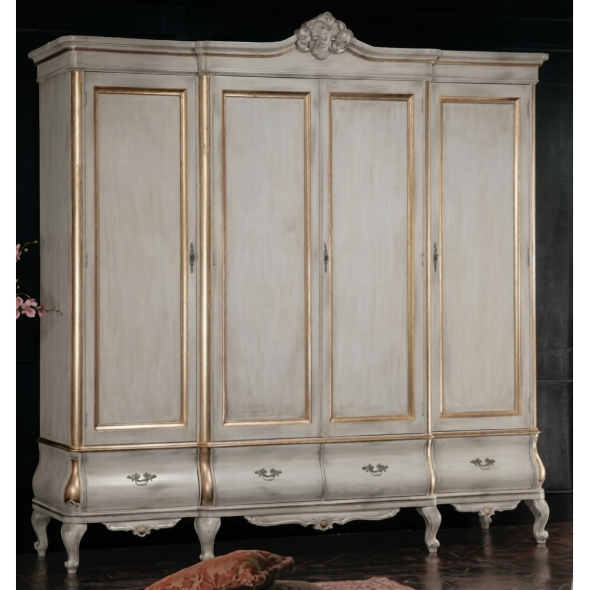 Armoire Baroque de Luxe Multi-Portes en Finition Ivoire et Or avec Base de Rangement Courbée - Mobilier de Salon Vue de face par Luxury Group International