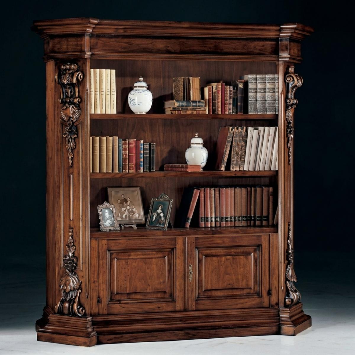 Armoire Étagère en Bois Baroque de Luxe à Étagères Ouvertes avec Pilastres Sculptés Ébénisés & Armoire de Rangement Inférieure Vue de face par Luxury Group International
