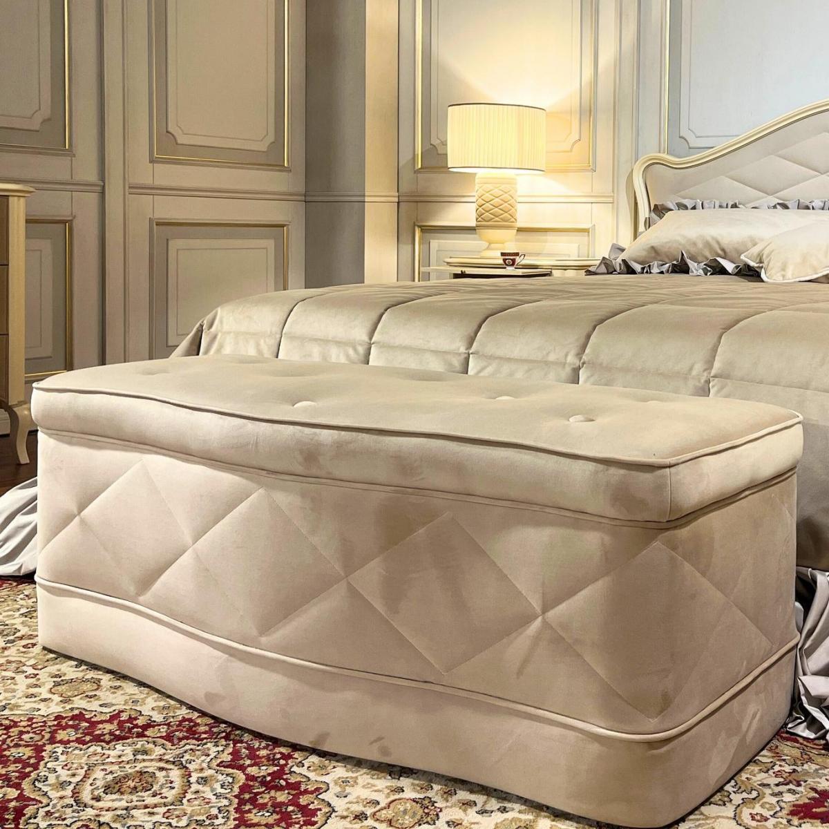 Royal Velvet Rectangular Bench - Raffinierter europäischer Luxus von Luxury Group International