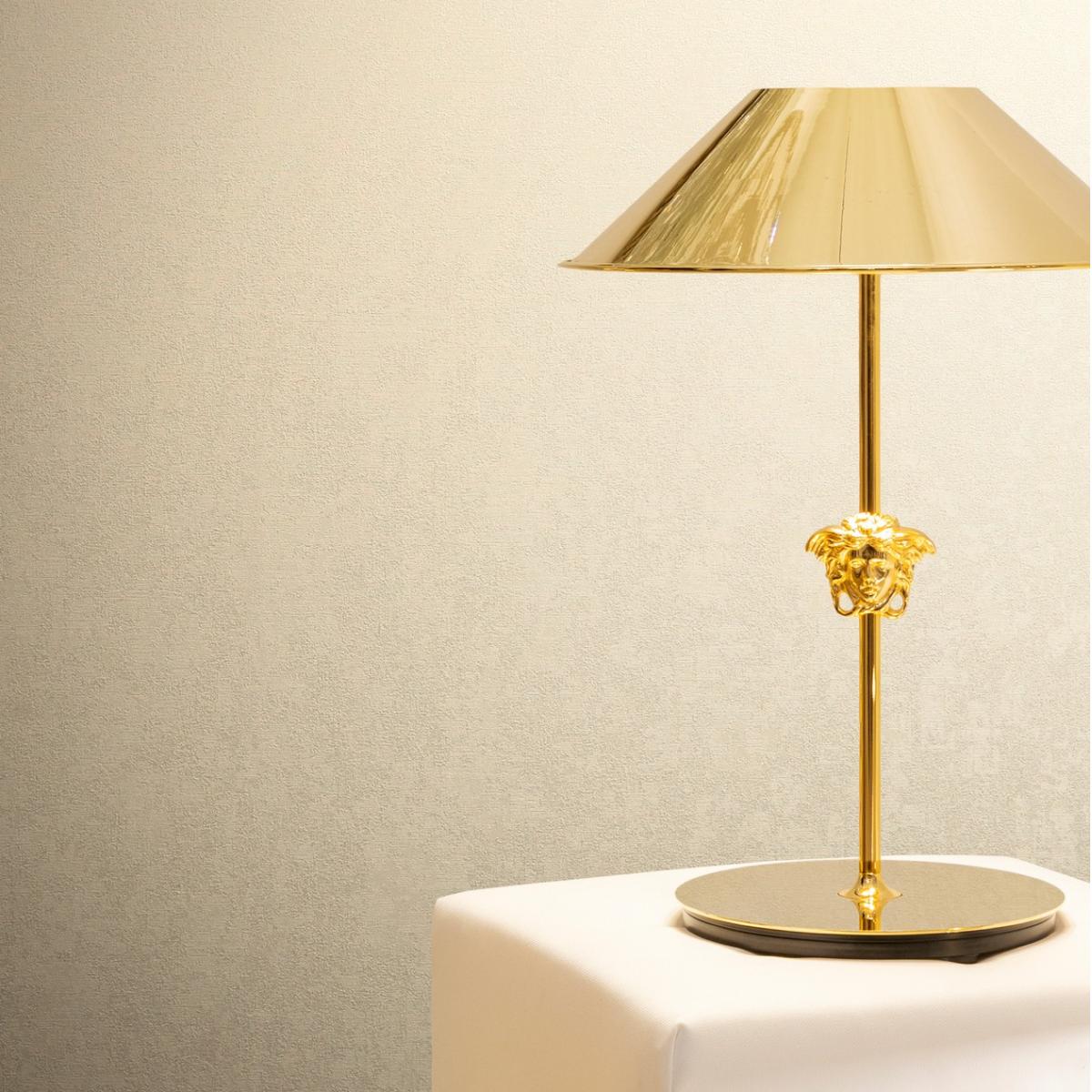 Papier peint design Versace crème métallisé à texture unie non tissé par Luxury Group International