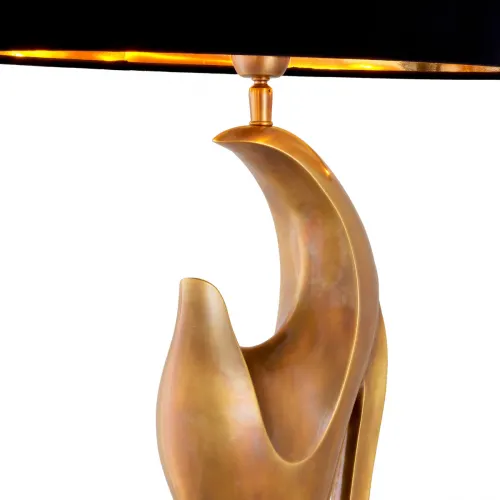Lampada da tavolo moderna di lusso con paralume nero e design scultoreo dorato di Luxury Group International