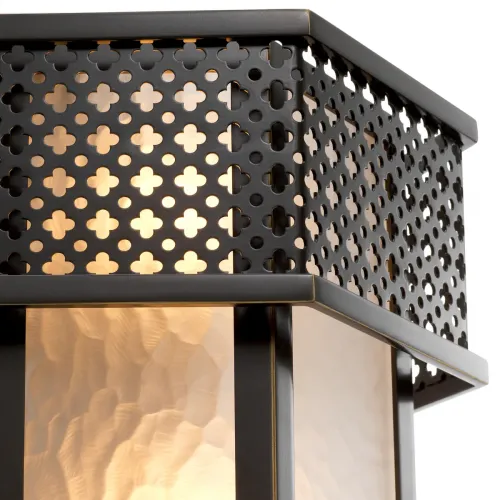 Lampada da parete di lusso con struttura in metallo nero e vetro satinato bianco di Luxury Group International