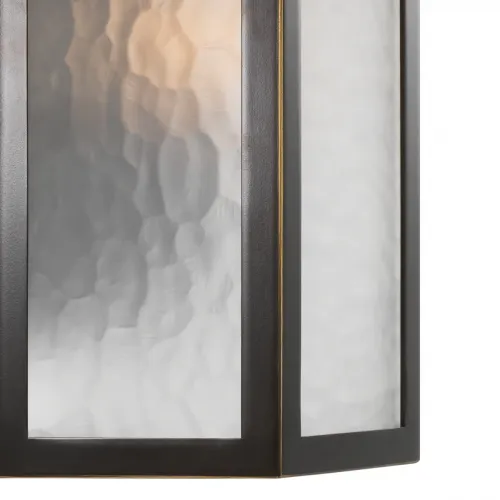 Lampada da parete di lusso con struttura in metallo nero e vetro satinato bianco di Luxury Group International