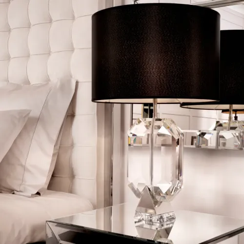 Lámpara de Mesa Moderna con Pantalla Negra y Acabado en Níquel con Cristal de Prisma Facetado por Luxury Group International