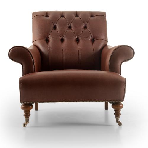 Divano in Pelle Marrone di Lusso con Schienale Trapuntato a Bottoni e Ruote in Ottone - Arredamento per Soggiorno Vista frontale di Luxury Group International