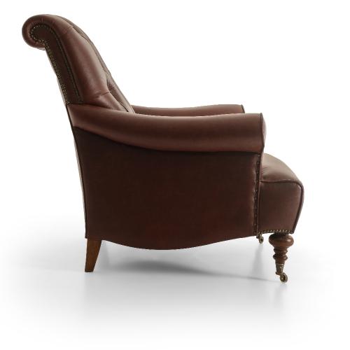 Divano in Pelle Marrone di Lusso con Schienale Trapuntato a Bottoni e Ruote in Ottone - Arredamento per Soggiorno Vista laterale di Luxury Group International