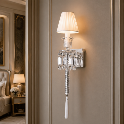 Elegante Lampada da Parete Classica in Metallo Lucido Trasparente con Prismi di Cristallo Pendenti di Luxury Group International