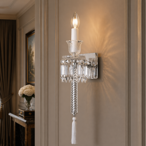 Elegante Lampada da Parete Classica in Metallo Lucido Trasparente con Prismi di Cristallo Pendenti di Luxury Group International