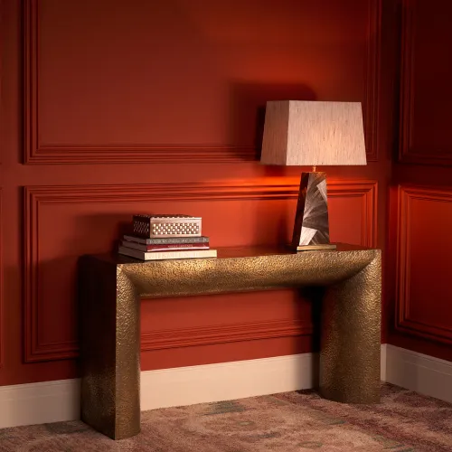 Elegante Lampada da Tavolo di Lusso in Stile Mid-Century Beige Chiaro con Colonna in Legno Parquet Geometrico di Luxury Group International