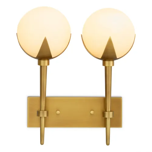 Elegante Luxus-Wandleuchte im Mid-Century-Stil mit antiker Messingoberfläche und zwei weißen Alabasterkugeln von Luxury Group International