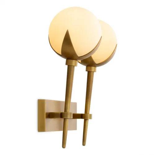 Elegante Luxus-Wandleuchte im Mid-Century-Stil mit antiker Messingoberfläche und zwei weißen Alabasterkugeln von Luxury Group International