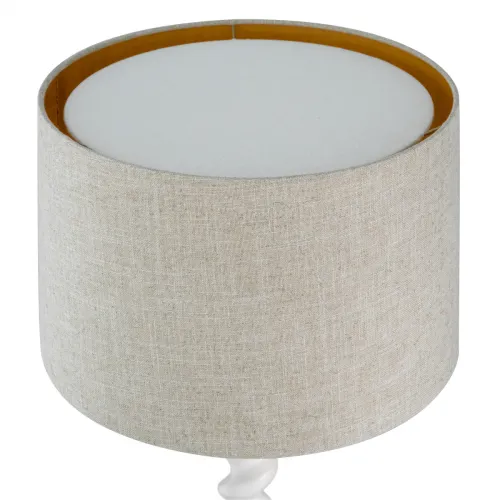 Elegante lampada da tavolo moderna di lusso con finitura Piano bianco, paralume beige e base in marmo bianco di Luxury Group International
