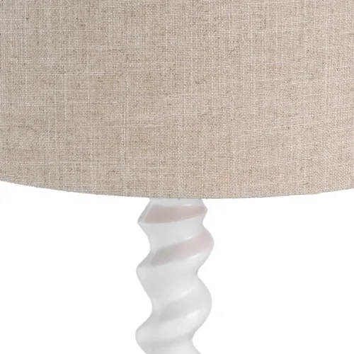 Elegante lampada da tavolo moderna di lusso con finitura Piano bianco, paralume beige e base in marmo bianco di Luxury Group International
