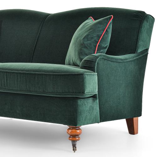 Divano di Lusso a Due Posti in Velluto Verde Smeraldo con Ruote in Ottone - Mobili per Soggiorno Vista dettaglio di Luxury Group International