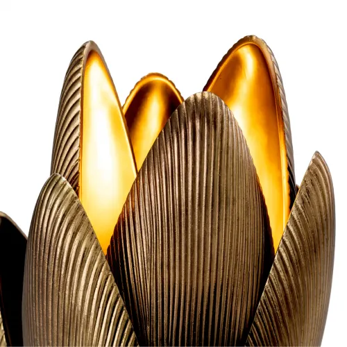 Lampada da tavolo Gold Floral in ottone vintage con motivo di loto in ottone e base in marmo nero di Luxury Group International