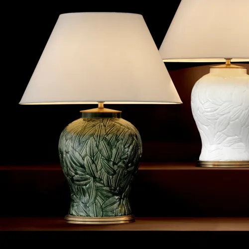 Lampada da tavolo moderna di lusso in ceramica verde con motivo botanico a foglia e finitura in ottone antico di Luxury Group International