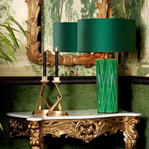 Lampada da tavolo decorativa in ceramica verde con paralume verde di lusso e finitura in ottone antico di Luxury Group International