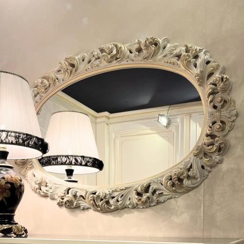 Imperial Ivory Carved Mirror - Luxuriöser Wandspiegel mit Goldverzierung von Luxury Group International