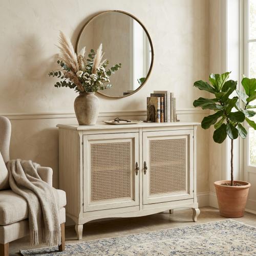 Credenza di Lusso Barocca Avorio con Ante a Doppio Pannello in Canna - Mobili Barocchi Vista lifestyle di Luxury Group International
