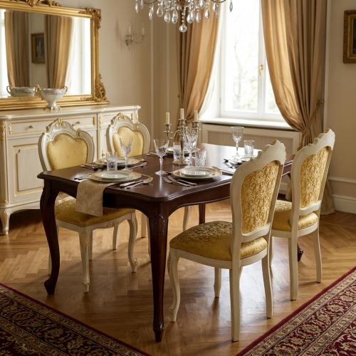 Sedia da Pranzo Imbottita di Lusso Barocca Avorio con Tessuto a Motivo Dorato e Struttura Intagliata a Mano - Mobili Barocchi Vista lifestyle di Luxury Group International
