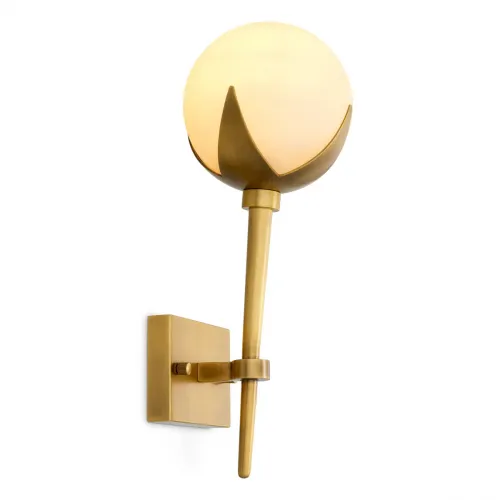 Lampada da parete di lusso con finitura in ottone antico e globo singolo in alabastro di Luxury Group International