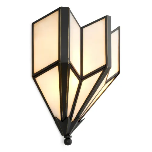 Lampada da parete di lusso Art Deco geometrica con finitura bronzo evidenziata e vetro bianco colato di Luxury Group International