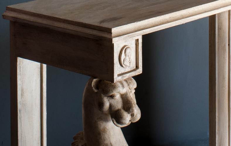 Console Baroque de Luxe avec Pieds Sculptés en Forme de Lion et Finition Antique par Luxury Group International
