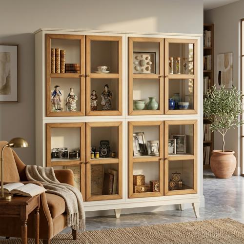Luxus Barock Elfenbein Vitrinenschrank mit Acht Glastüren in Holzgerahmten Feldern – Barockmöbel Lifestyle-Ansicht von Luxury Group International