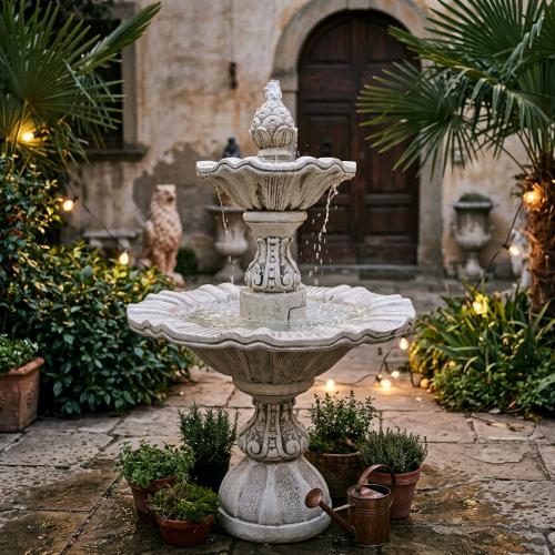 Fontaine d'eau baroque de luxe à deux niveaux avec bassins festonnés et couronne ornée - Fontaine baroque Vue lifestyle par Luxury Group International