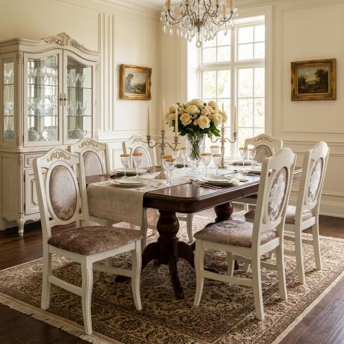 Chaise de Salle à Manger Baroque de Luxe Rembourrée en Tissu Damassé, Finitions Noyer & Ivoire Vue lifestyle par Luxury Group International