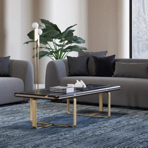 Table Basse Rectangulaire de Luxe avec Plateau en Marbre Noir et Pieds Finition Laiton pour Salons Élégants par Luxury Group International