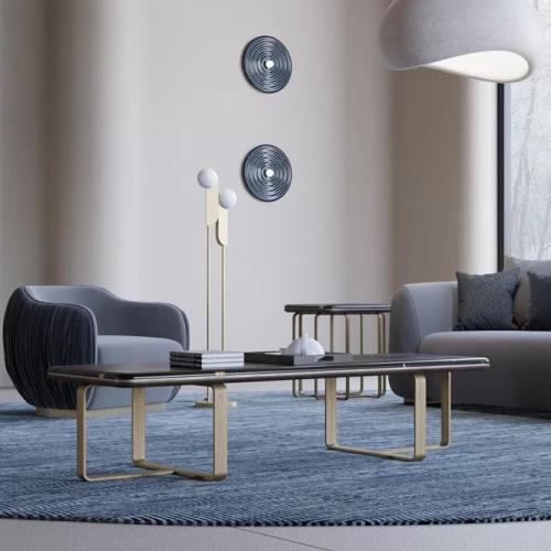 Table Basse Rectangulaire de Luxe avec Plateau en Marbre Noir et Pieds Finition Laiton pour Salons Élégants par Luxury Group International