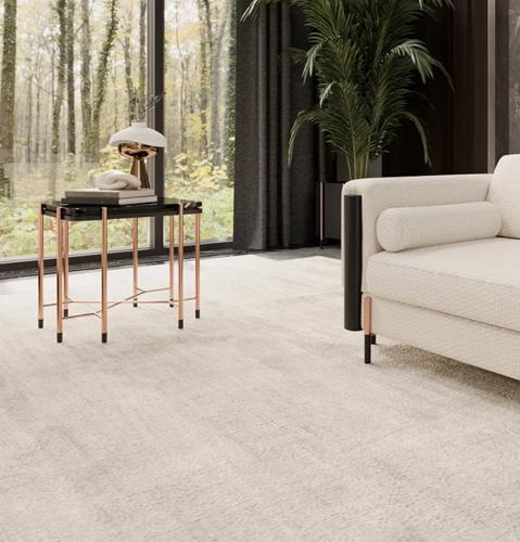 Luxus Beistelltisch mit quadratischer schwarzer Marmorplatte und Beinen mit Kupferfinish von Luxury Group International