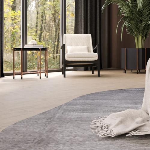 Luxus Beistelltisch mit quadratischer schwarzer Marmorplatte und Beinen mit Kupferfinish von Luxury Group International