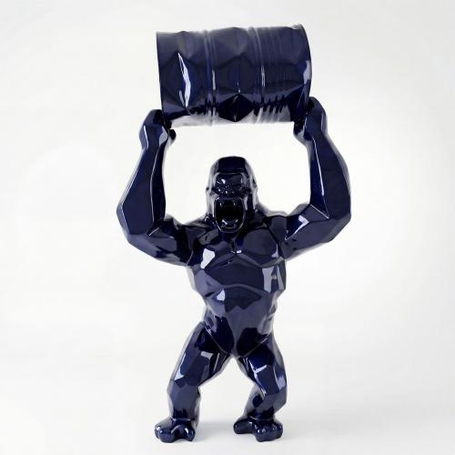 Luxuriöse blaue metallische geometrische Gorillaskulptur – Moderne Skulptur Vorderansicht von Luxury Group International