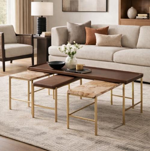 Ensemble de 4 Tables Basses de Luxe avec Plateaux en Marbre et Bois et Pieds en Laiton Doré par Luxury Group International