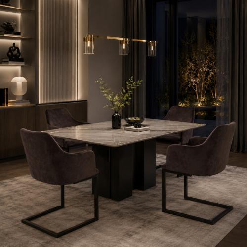 Luxus Moderner Polsterstuhl mit Geschwungenen Armlehnen und Schwarzem Metall-Schlittengestell Lifestyle-Ansicht von Luxury Group International